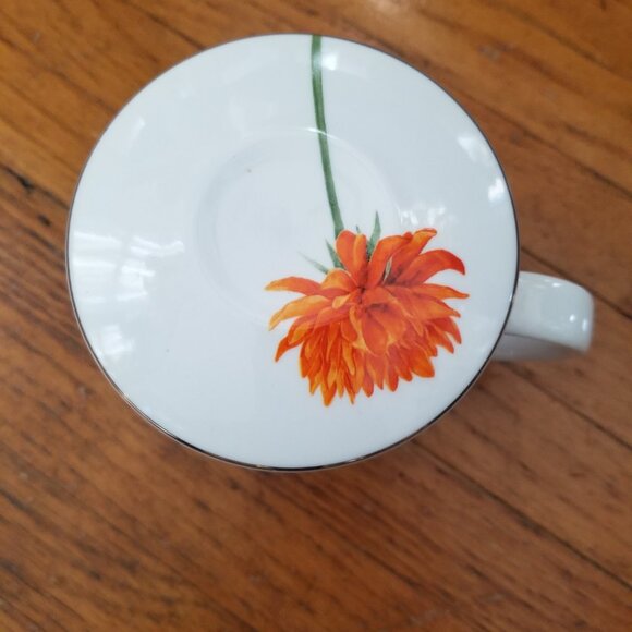 Porcelain Flower Tea Cup w/Matching Lid - Picture 5 of 8